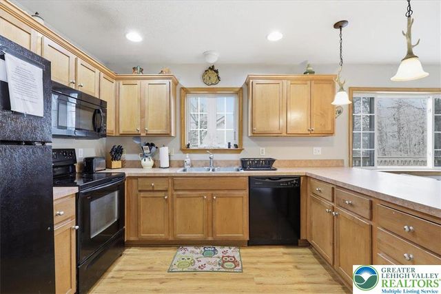 48 Hunt Trail, Penn Forest Twp, PA 18210