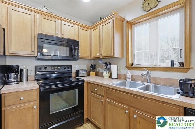 48 Hunt Trail, Penn Forest Twp, PA 18210