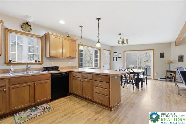 48 Hunt Trail, Penn Forest Twp, PA 18210