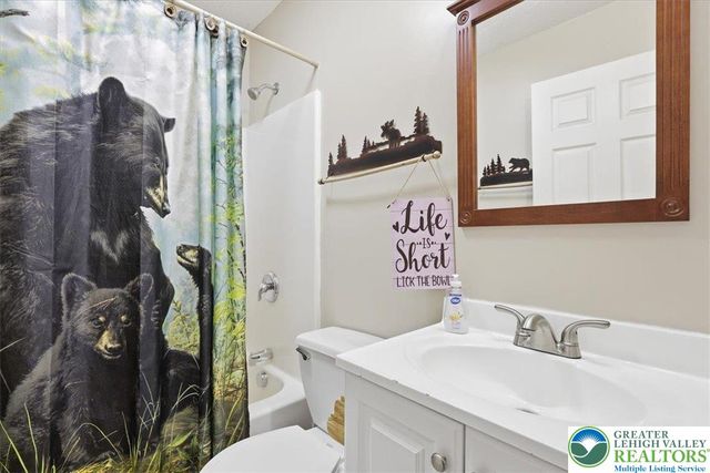 48 Hunt Trail, Penn Forest Twp, PA 18210