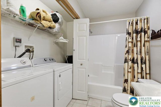 48 Hunt Trail, Penn Forest Twp, PA 18210