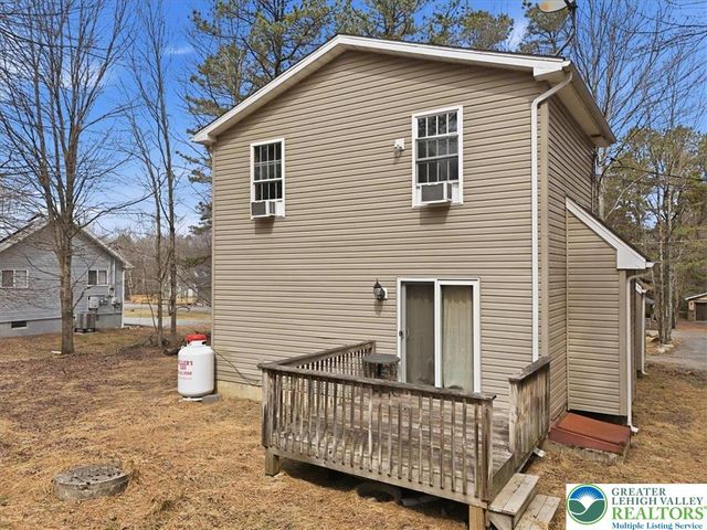 48 Hunt Trail, Penn Forest Twp, PA 18210