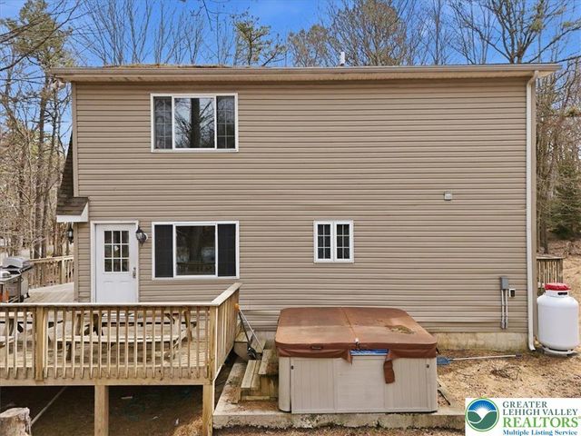 48 Hunt Trail, Penn Forest Twp, PA 18210