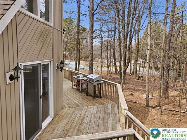 48 Hunt Trail, Penn Forest Twp, PA 18210