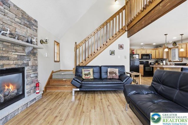 48 Hunt Trail, Penn Forest Twp, PA 18210