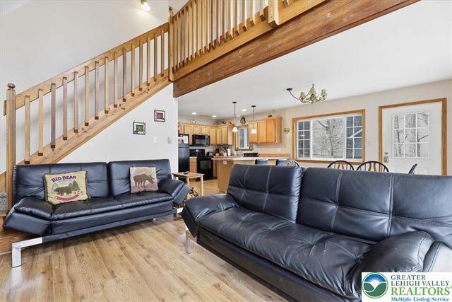 48 Hunt Trail, Penn Forest Twp, PA 18210