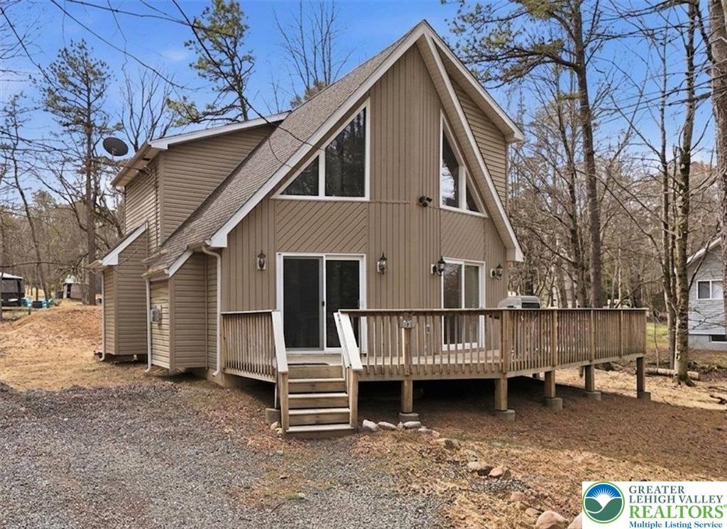 48 Hunt Trail, Penn Forest Twp, PA 18210