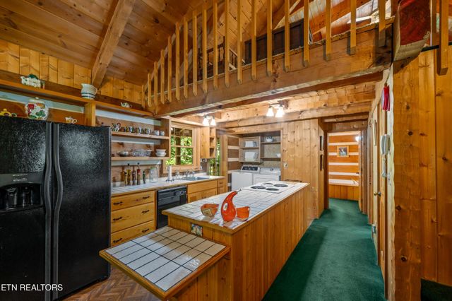 727 Hidden Valley Rd, Gatlinburg, TN 37738