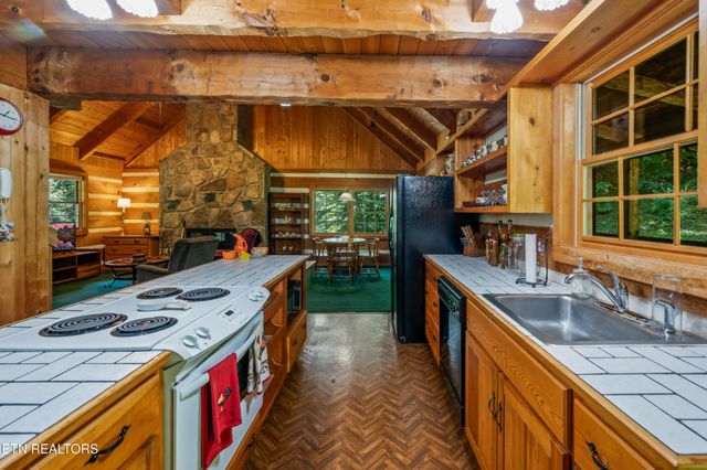 727 Hidden Valley Rd, Gatlinburg, TN 37738