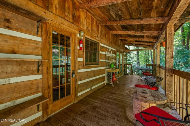 727 Hidden Valley Rd, Gatlinburg, TN 37738