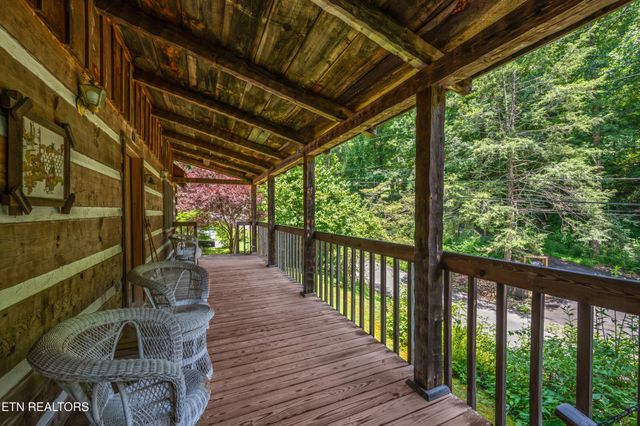 727 Hidden Valley Rd, Gatlinburg, TN 37738