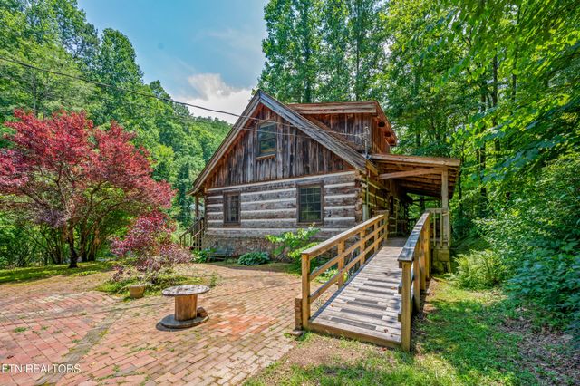 727 Hidden Valley Rd, Gatlinburg, TN 37738