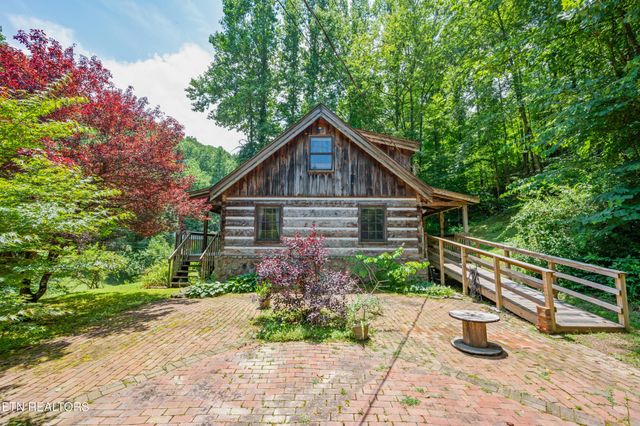 727 Hidden Valley Rd, Gatlinburg, TN 37738