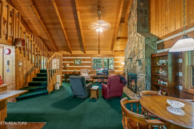 727 Hidden Valley Rd, Gatlinburg, TN 37738