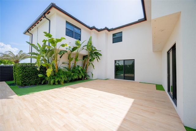 8995 NW 161st Terrace, Miami Lakes, FL 33018