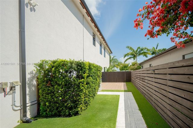 8995 NW 161st Terrace, Miami Lakes, FL 33018