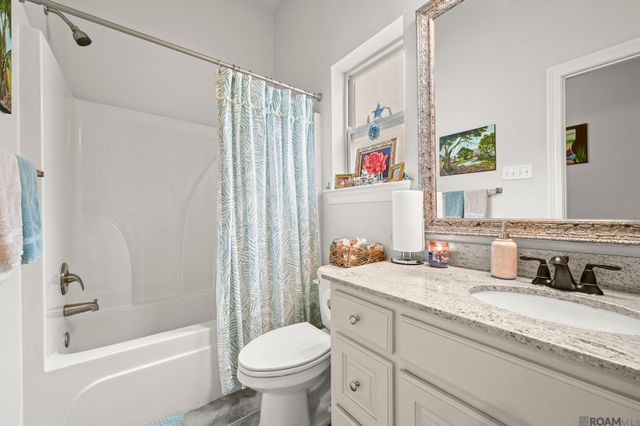 8251 Valencia Ct, Baton Rouge, LA 70820