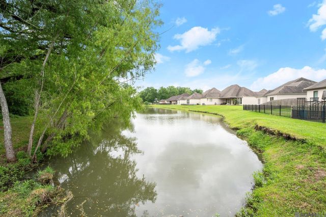 8251 Valencia Ct, Baton Rouge, LA 70820