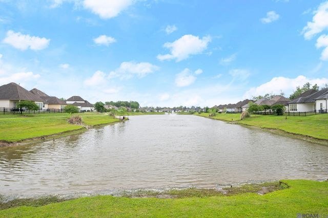 8251 Valencia Ct, Baton Rouge, LA 70820