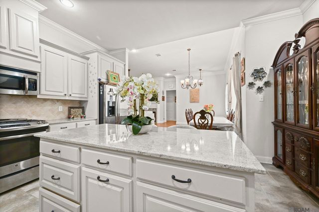 8251 Valencia Ct, Baton Rouge, LA 70820