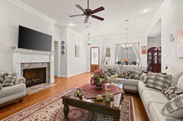 8251 Valencia Ct, Baton Rouge, LA 70820