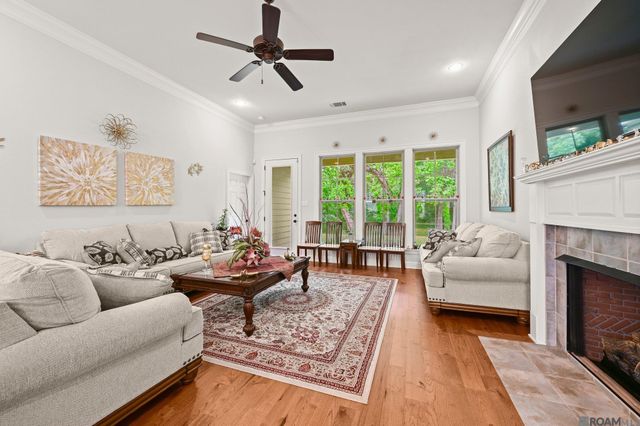 8251 Valencia Ct, Baton Rouge, LA 70820