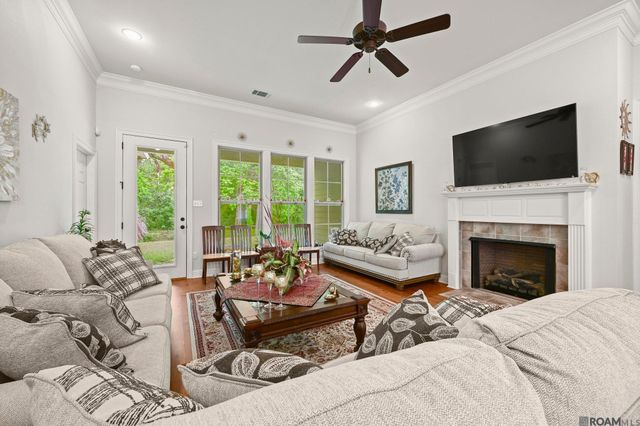 8251 Valencia Ct, Baton Rouge, LA 70820