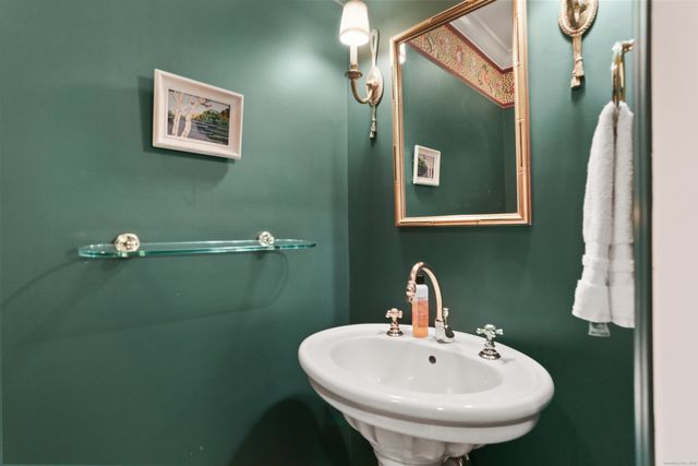 47 Bank Street 47, New Canaan, CT 06840