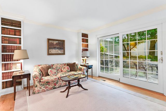 47 Bank Street 47, New Canaan, CT 06840