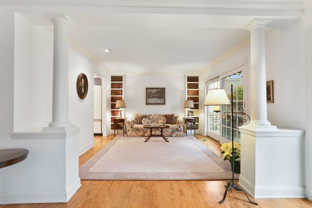 47 Bank Street 47, New Canaan, CT 06840