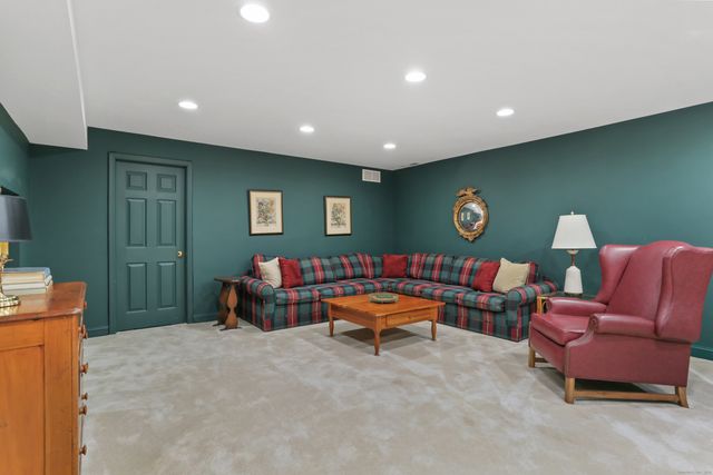 47 Bank Street 47, New Canaan, CT 06840