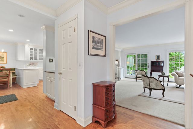 47 Bank Street 47, New Canaan, CT 06840