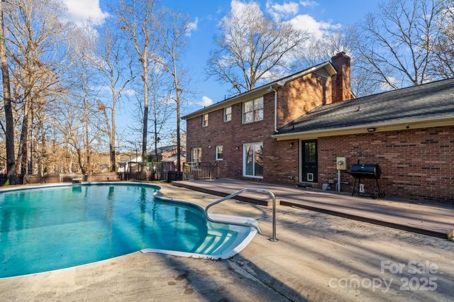 1560 Chatham Court NW, Concord, NC 28027