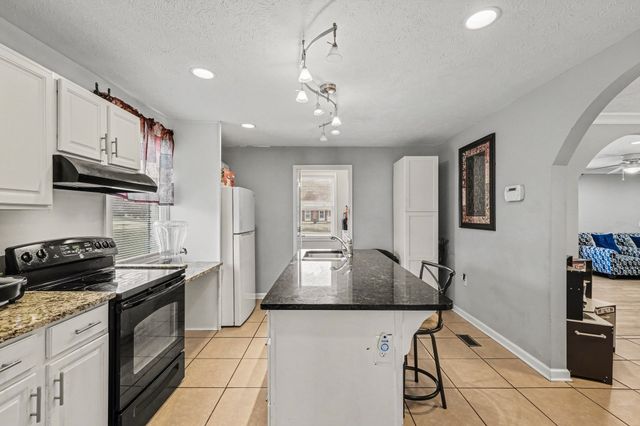 3002 Knud Dr, Columbia, TN 38401