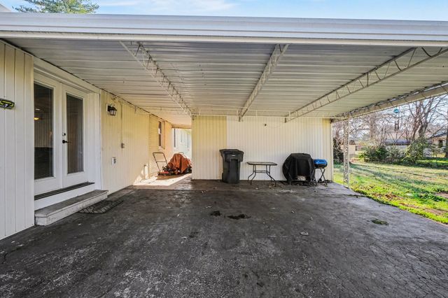 3002 Knud Dr, Columbia, TN 38401