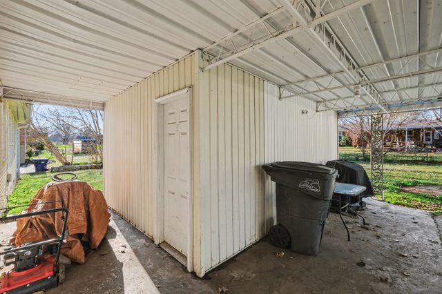 3002 Knud Dr, Columbia, TN 38401