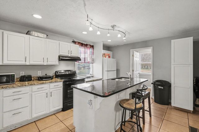 3002 Knud Dr, Columbia, TN 38401