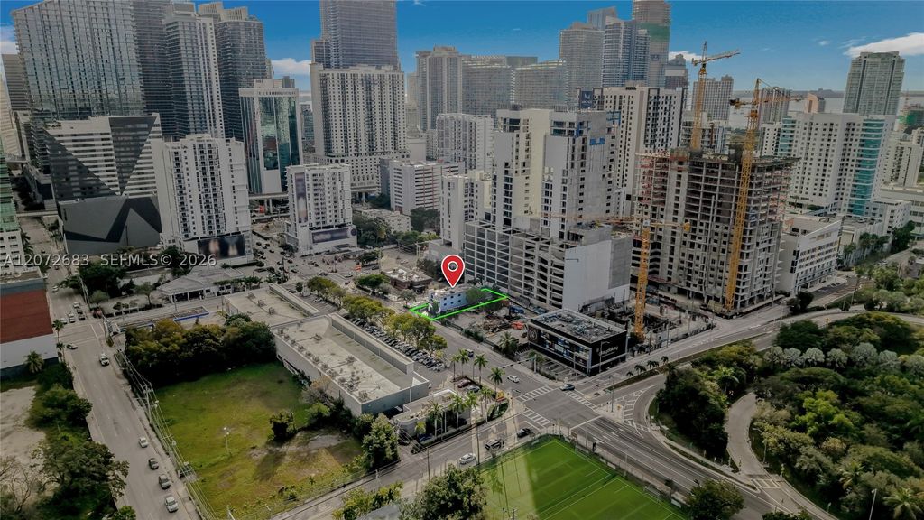 232 SW 8th St, Miami, FL 33130