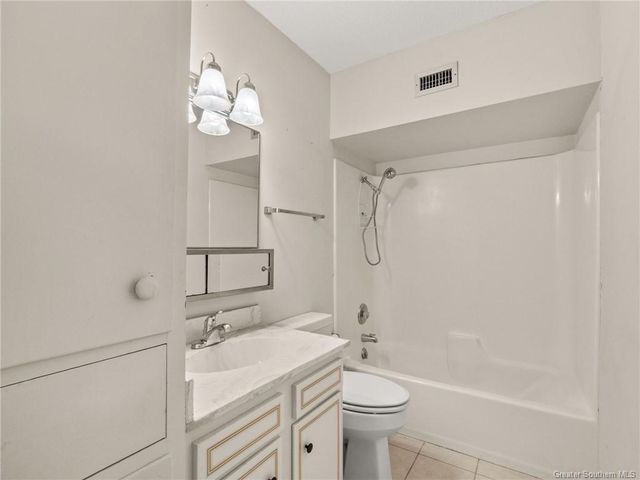 1710 W Sale Road, Lake Charles, LA 70605