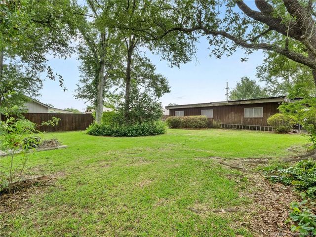 1710 W Sale Road, Lake Charles, LA 70605
