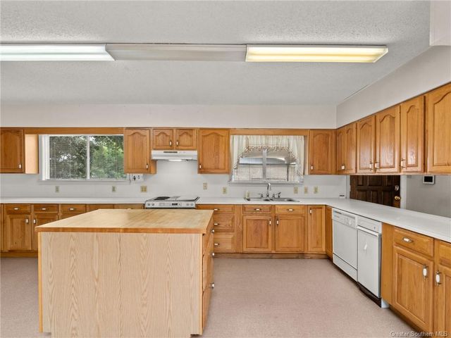 1710 W Sale Road, Lake Charles, LA 70605