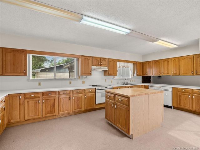 1710 W Sale Road, Lake Charles, LA 70605