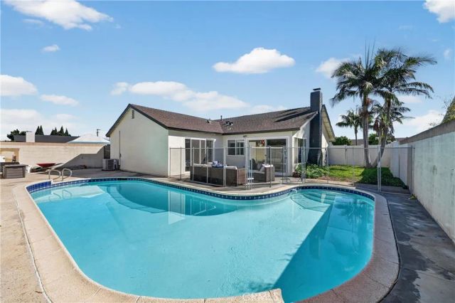 15051 Anita, Westminster, CA 92683