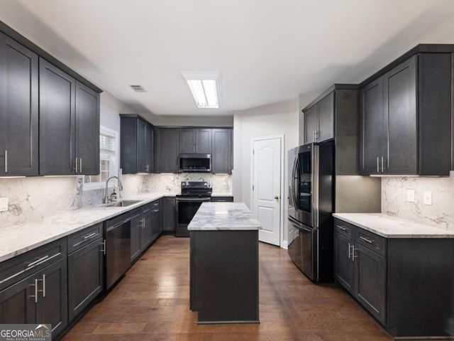 439 Vinings Court, Winder, GA 30680