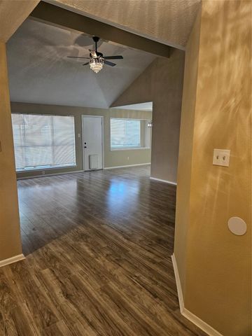 10913 Mulberry Court, La Porte, TX 77571
