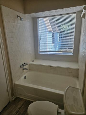 10913 Mulberry Court, La Porte, TX 77571