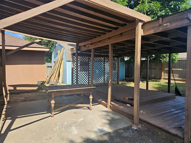 10913 Mulberry Court, La Porte, TX 77571