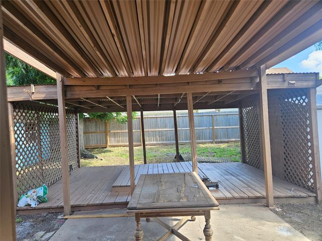 10913 Mulberry Court, La Porte, TX 77571