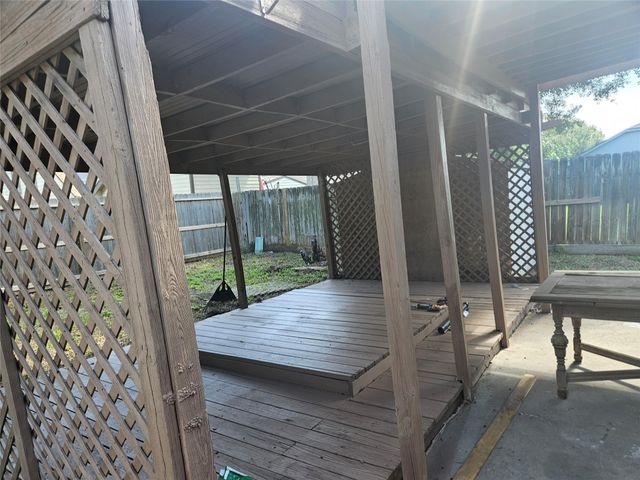 10913 Mulberry Court, La Porte, TX 77571