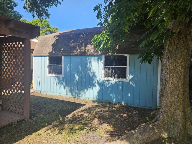 10913 Mulberry Court, La Porte, TX 77571